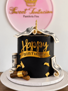 Pastel de cumpleaños negro con detalles dorados (1)