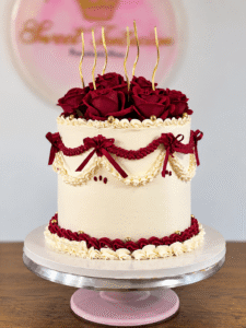Pastel de rosas y elegancia dorada (1)